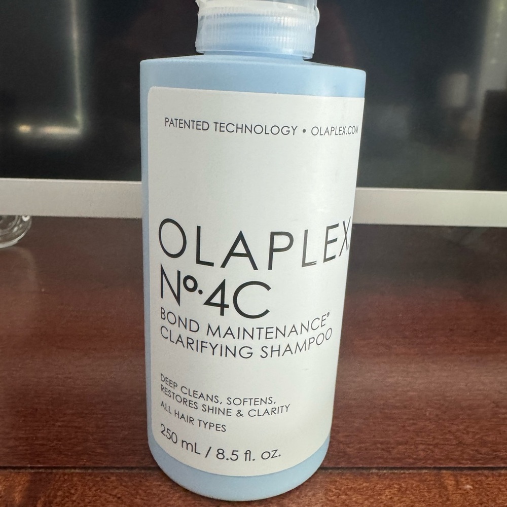 OLAPLEX No.4C Bond Maintenance Shampoo - Blue Bottle New/Sealed